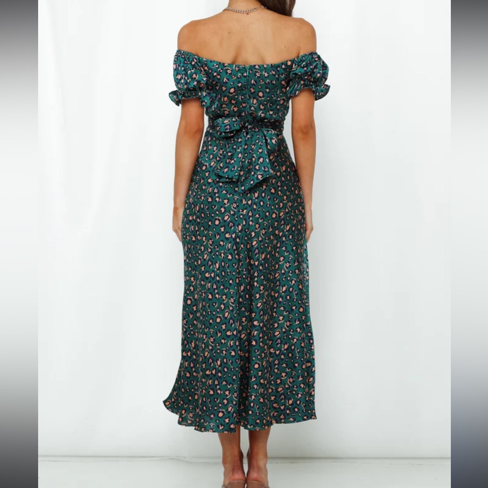 Hello Molly off shoulder leopard dress